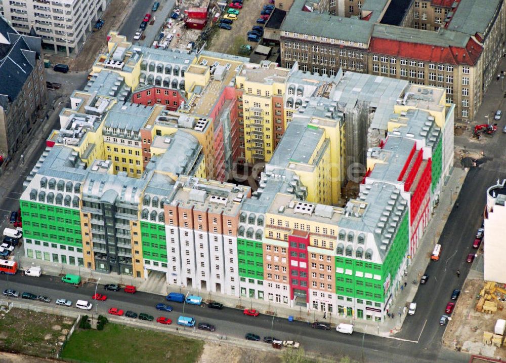 Luftbild Berlin - Mitte - Bürohausbau von Aldo Rossi in der Schützenstraße.