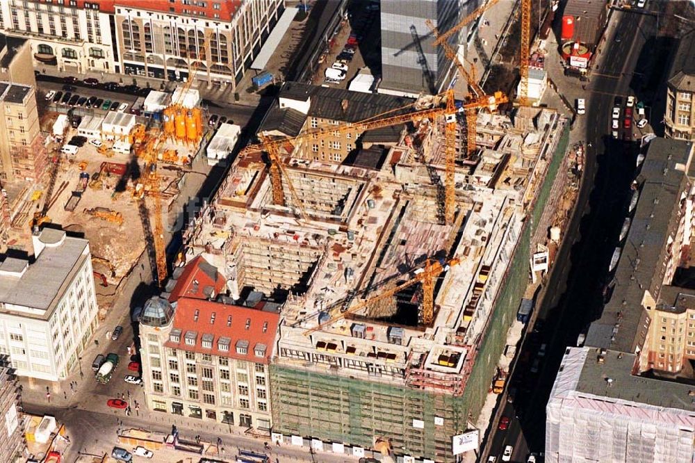 Berlin aus der Vogelperspektive: Bürohausbau Atrium Leipziger Straße / Ecke Friedrichstraße