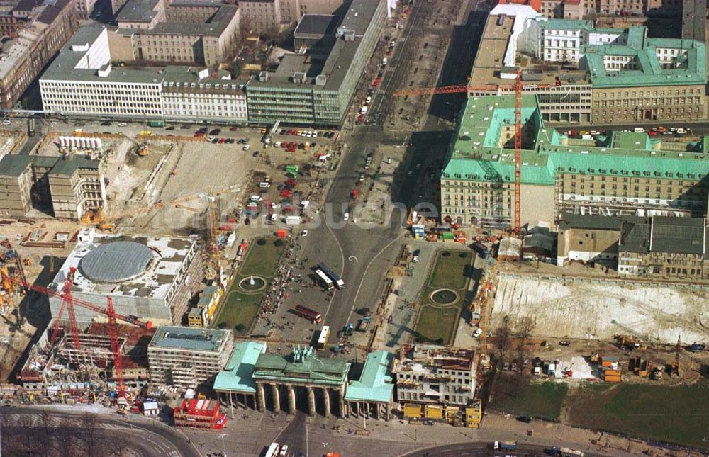 Berlin von oben - Bürohausbau am Brandenburger Tor