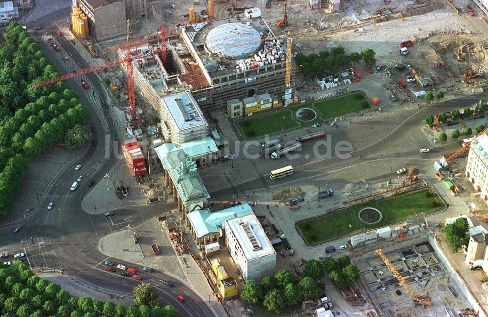 Berlin von oben - Bürohausbau am Brandenburger Tor