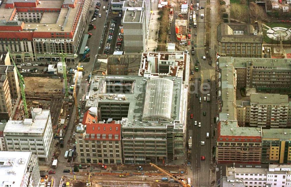 Berlin aus der Vogelperspektive: Bürohausbau an der Friedrichstraße