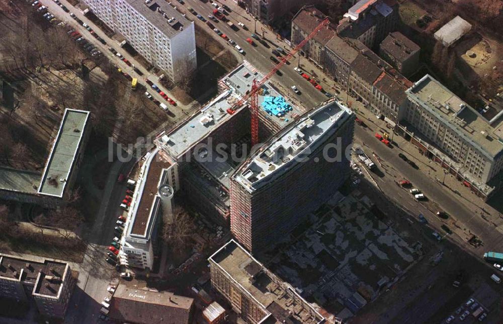 Luftbild Berlin - Bürohausbau an der Karl-Marx-Allee