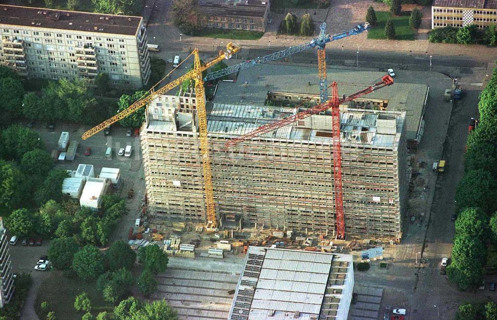 Berlin aus der Vogelperspektive: Bürohausbau an der Karl-Marx-Allee in Berlin-Mitte - hinter dem Kino International-. (Rathausneubau Mitte)