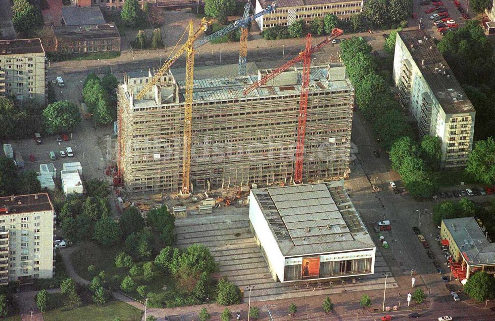 Luftbild Berlin - Bürohausbau an der Karl-Marx-Allee in Berlin-Mitte - hinter dem Kino International-. (Rathausneubau Mitte)