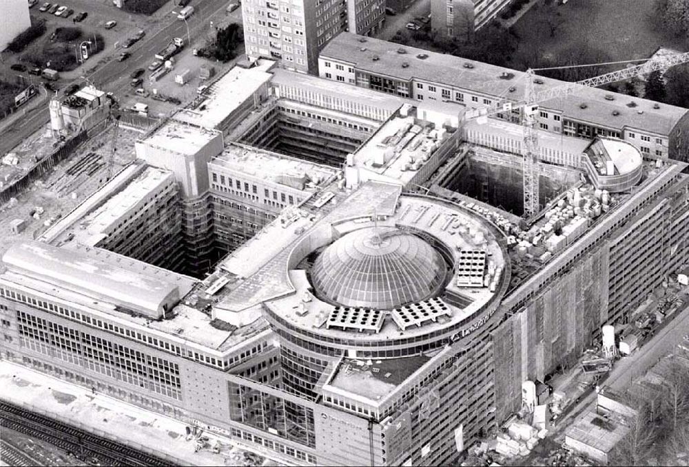 Luftbild Berlin - Bürohausbau Neubau am Berliner Hauptbahnhof.