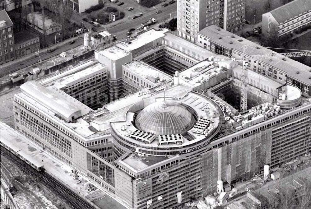 Luftaufnahme Berlin - Bürohausbau Neubau am Berliner Hauptbahnhof.