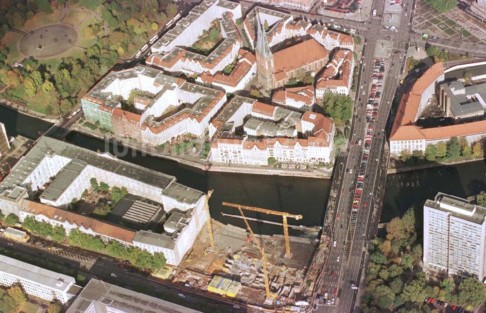 Berlin aus der Vogelperspektive: Bürohausbau am Spittelmarkt.