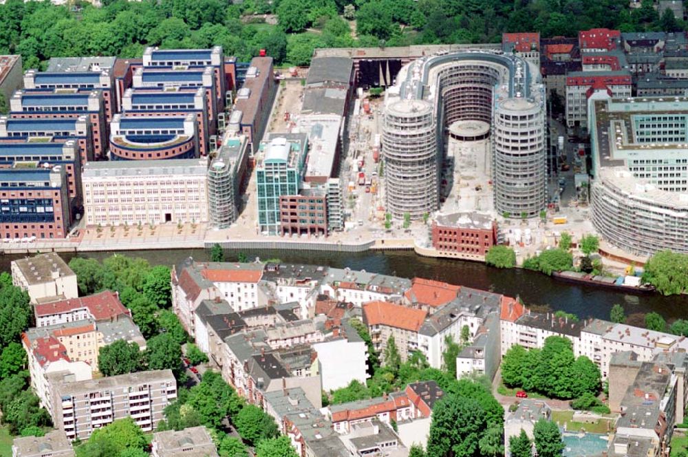 Berlin aus der Vogelperspektive: 23.06.1994 Bürohausbau Spreebogen Moabit