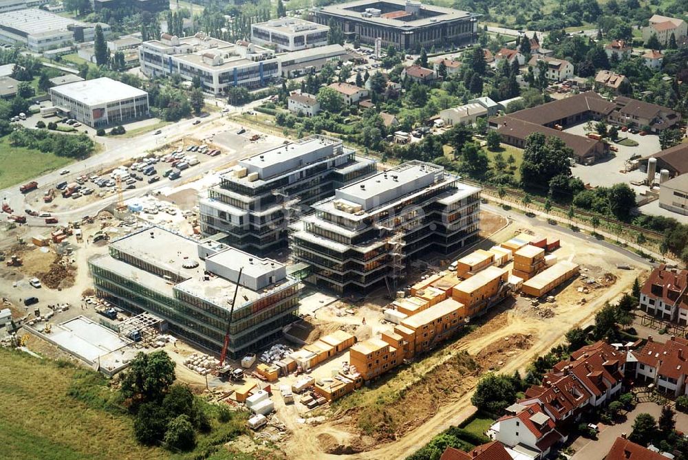 Frankfurt am Main aus der Vogelperspektive: Bürohausbaustelle im Stadteil Schwalbach in Frankfurt / Main.