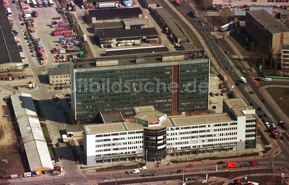 Luftaufnahme Berlin - Hohenschönhausen - Bürohauskomplex an der Wartenberger Straße in Berlin-Hohenschönhausen mit dem Sitz der SGE Verkehrsbau Union GmbH