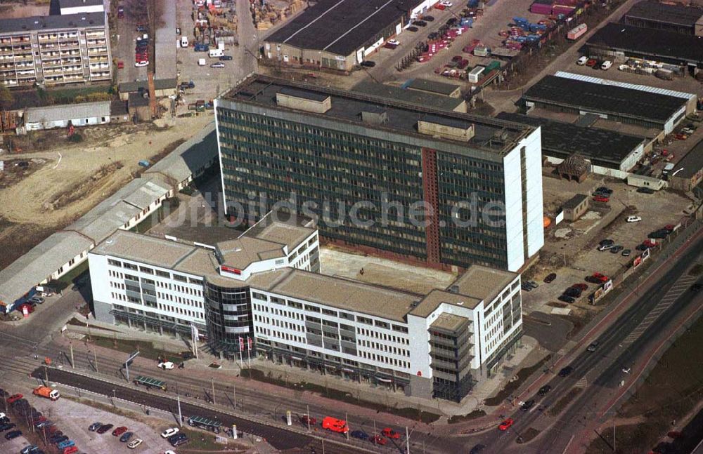 Berlin - Hohenschönhausen von oben - Bürohauskomplex an der Wartenberger Straße in Berlin-Hohenschönhausen mit dem Sitz der SGE Verkehrsbau Union GmbH