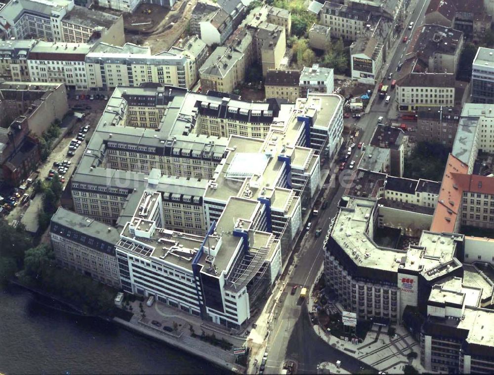 Luftaufnahme Berlin - Bürohausneubau Jannowitzcenter am S-Bahnhof Jannowitzbrücke