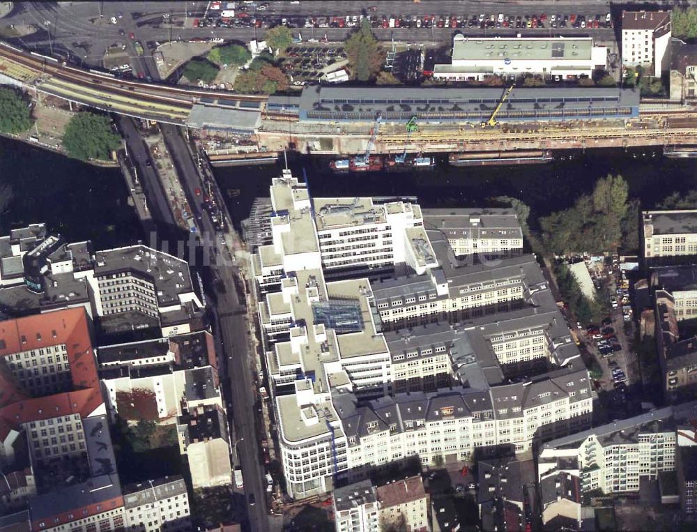 Luftaufnahme Berlin - Bürohausneubau Jannowitzcenter am S-Bahnhof Jannowitzbrücke