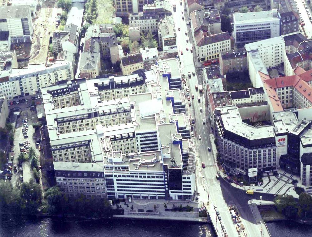 Berlin von oben - Bürohausneubau Jannowitzcenter am S-Bahnhof Jannowitzbrücke