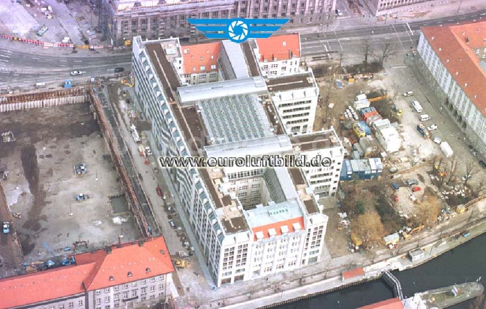 Berlin von oben - Bürohausneubau an der Jüdenstraße in Berlin - Mitte.