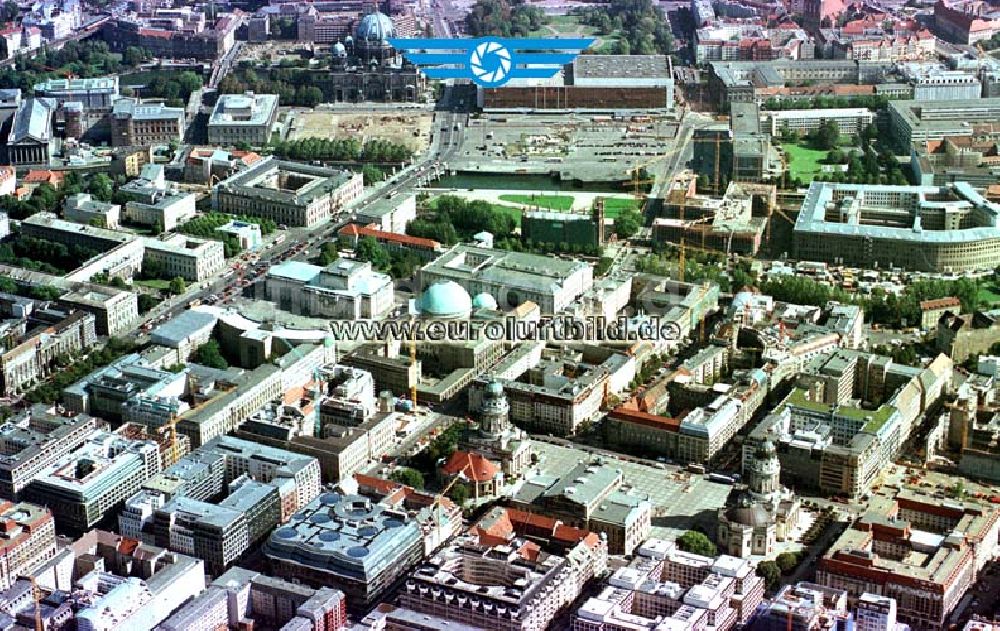 Berlin aus der Vogelperspektive: Bürohausneubauten am Gendarmenmarkt in Berlin - Mitte.