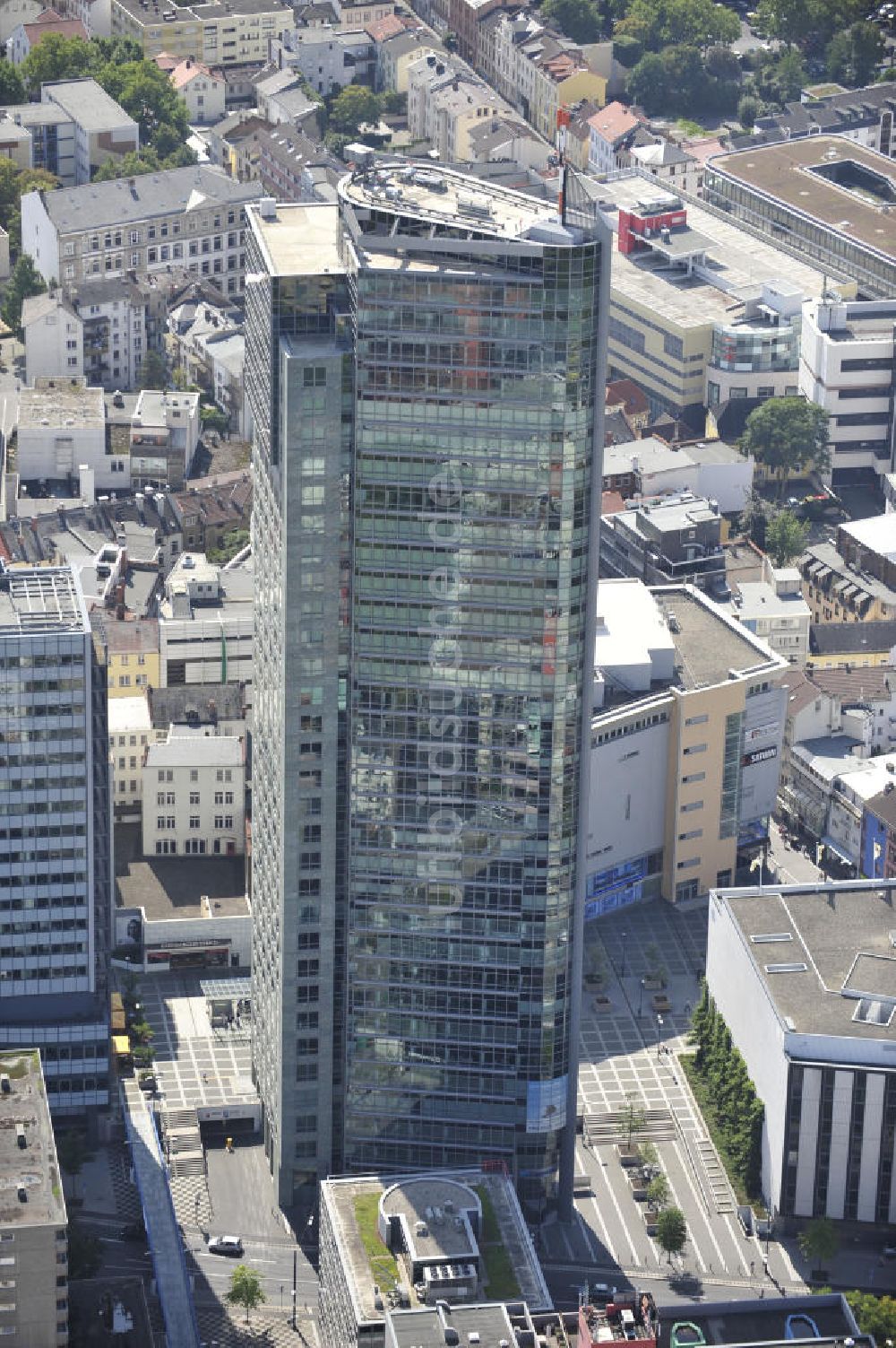 Offenbach am Main von oben - Bürohochhaus City Tower an der Berliner Straße in Offenbach am Main