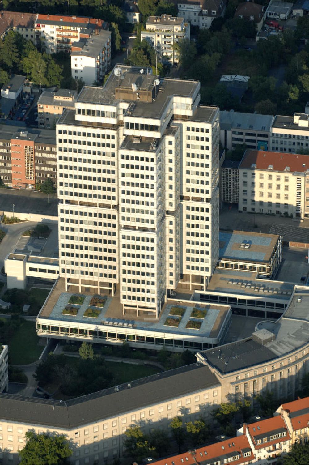 Luftaufnahme Berlin - Bürohochhaus der Deutschen Rentenversicherung in Berlin Charlottenburg-Wilmersdorf