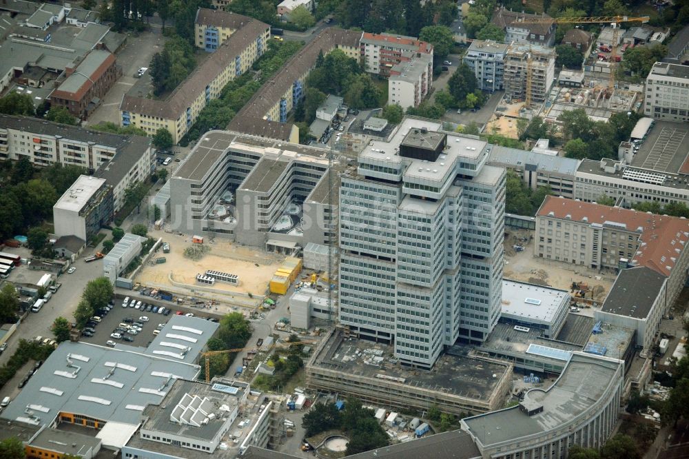 Luftaufnahme Berlin - Bürohochhaus der Deutschen Rentenversicherung (BfA Hochhaus) im Ortsteil Halensee im Bezirk Charlottenburg-Wilmersdorf in Berlin