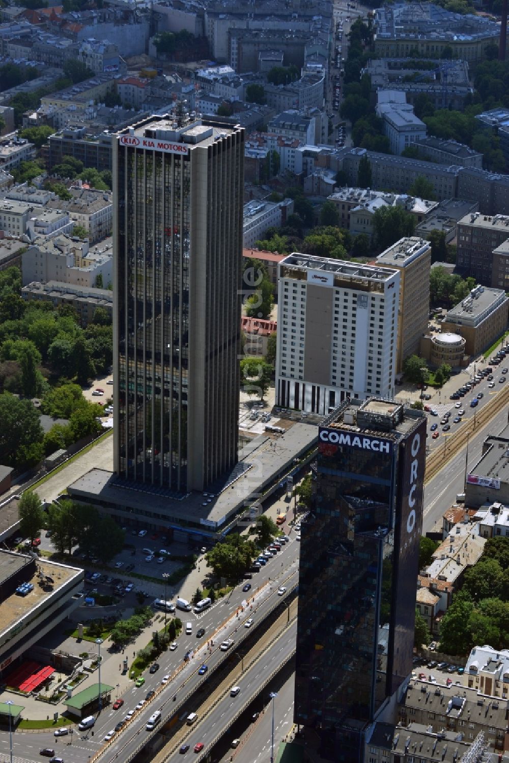 Warschau von oben - Bürohochhaus ORCO Tower im Bezirk Ochota in der Innenstadt von Warschau in Polen