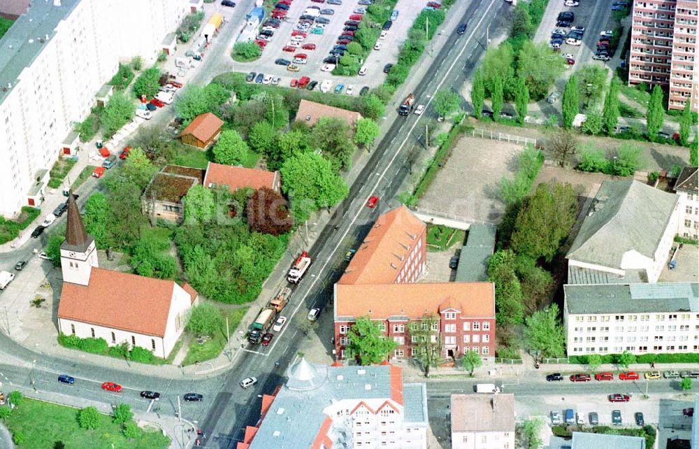 Luftbild Berlin-Lichtenberg - Bürohäuser im Bereich Straße am Tierpark / A.-Kowalke-Straße in Berlin-Lichtenberg.