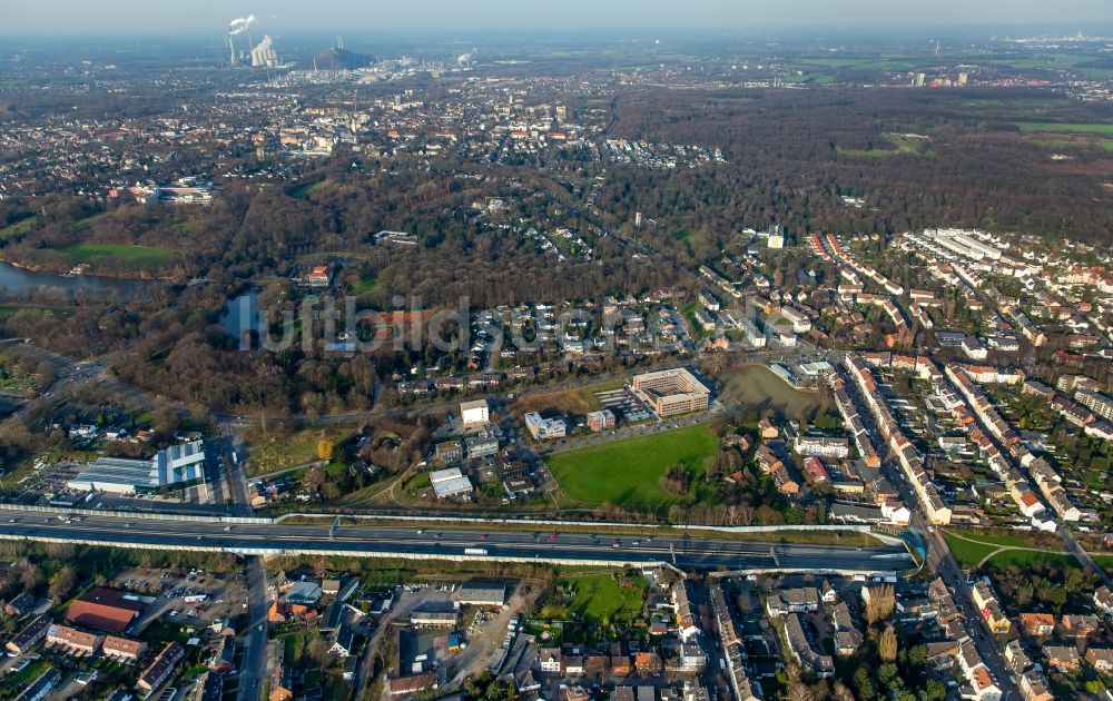 Gelsenkirchen aus der Vogelperspektive: Büropark Schloss Berge und Finanzamt nördlich der Bundesautobahn A2 in Gelsenkirchen im Bundesland Nordrhein-Westfalen