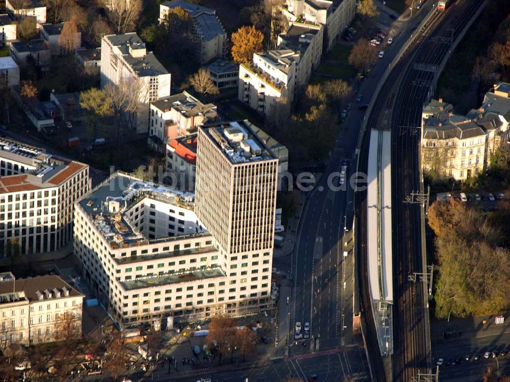 Luftbild Berlin - Büroturm mit First-Class-Hotel