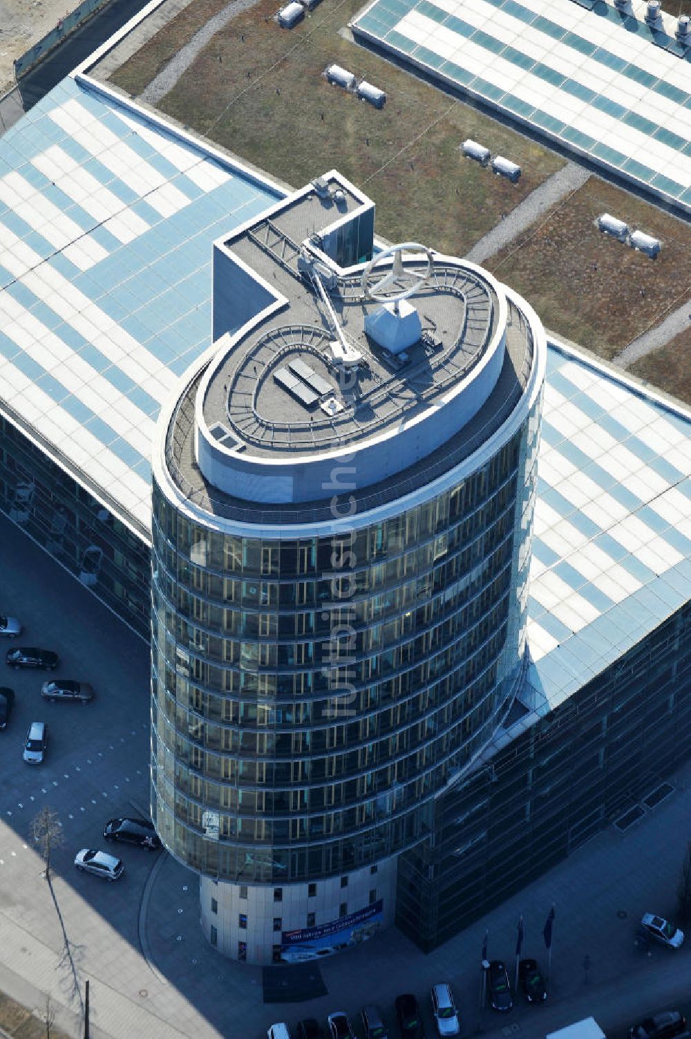 München aus der Vogelperspektive: Büroturm des Mercedes-Benz Center in München