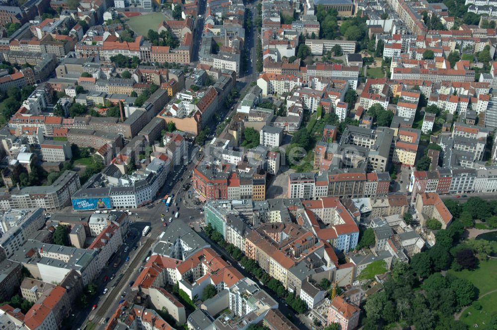 Berlin von oben - Brunnenstrasse / Torstrasse in 10119 Berlin - Mitte am Rosenthaler Platz