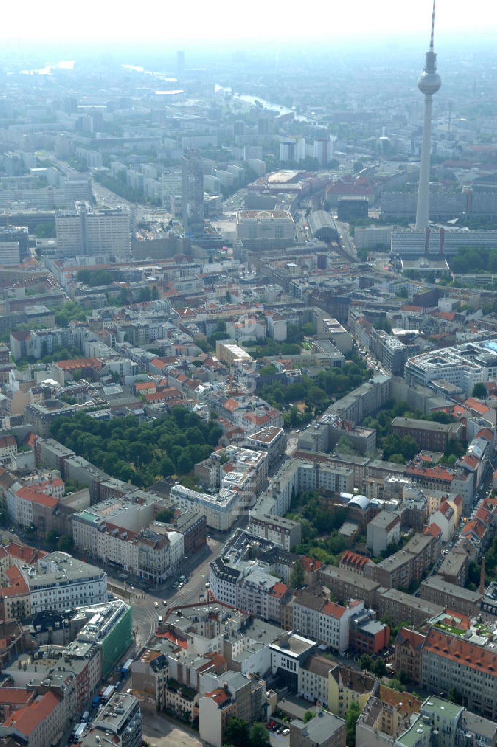 Luftaufnahme Berlin - Brunnenstrasse / Torstrasse in 10119 Berlin - Mitte am Rosenthaler Platz