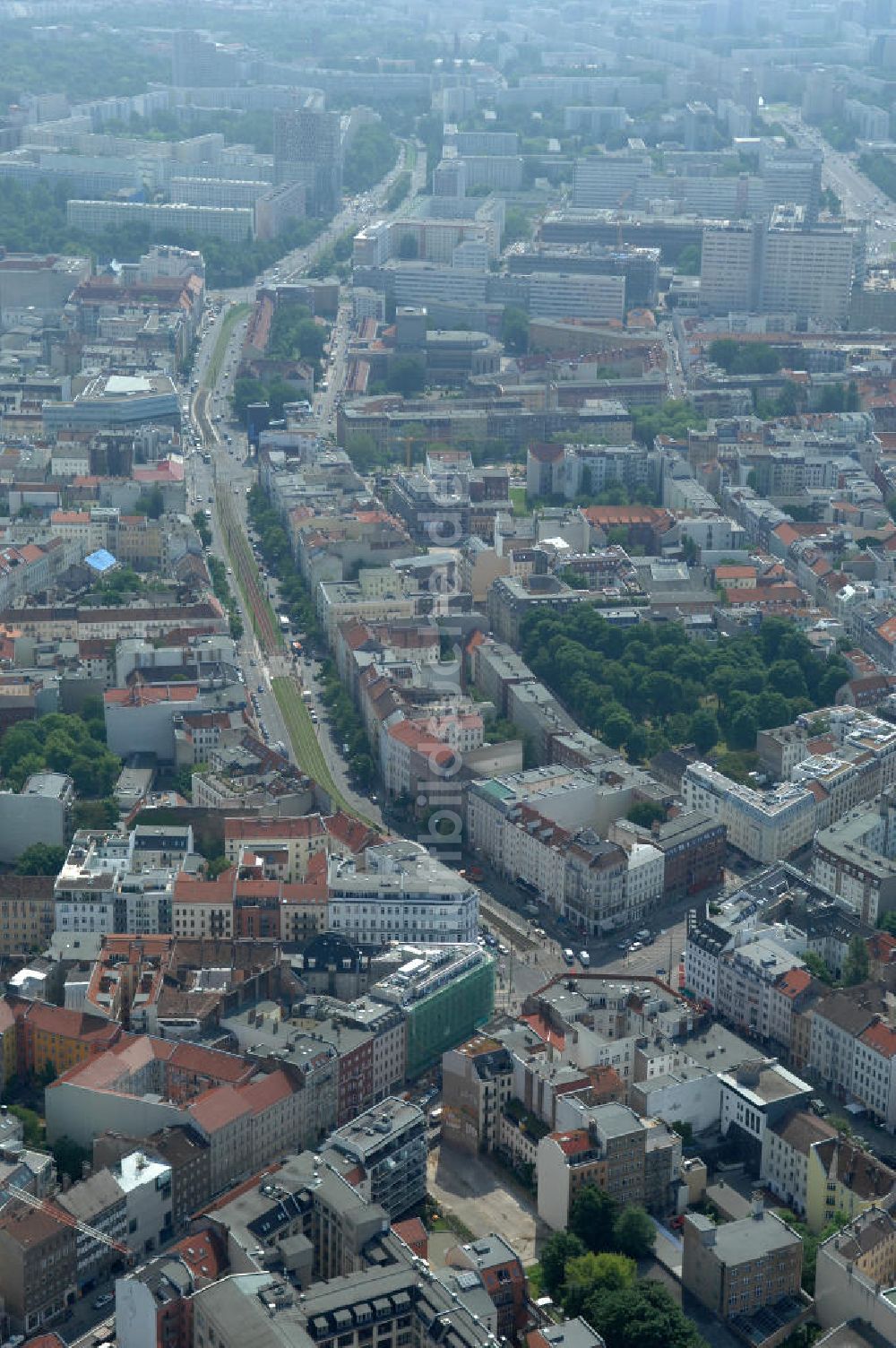 Berlin aus der Vogelperspektive: Brunnenstrasse / Torstrasse in 10119 Berlin - Mitte am Rosenthaler Platz