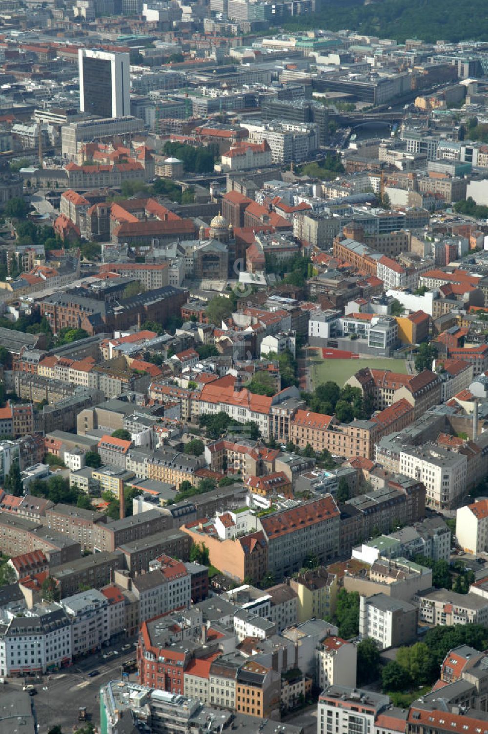 Berlin aus der Vogelperspektive: Brunnenstrasse / Torstrasse in 10119 Berlin - Mitte am Rosenthaler Platz