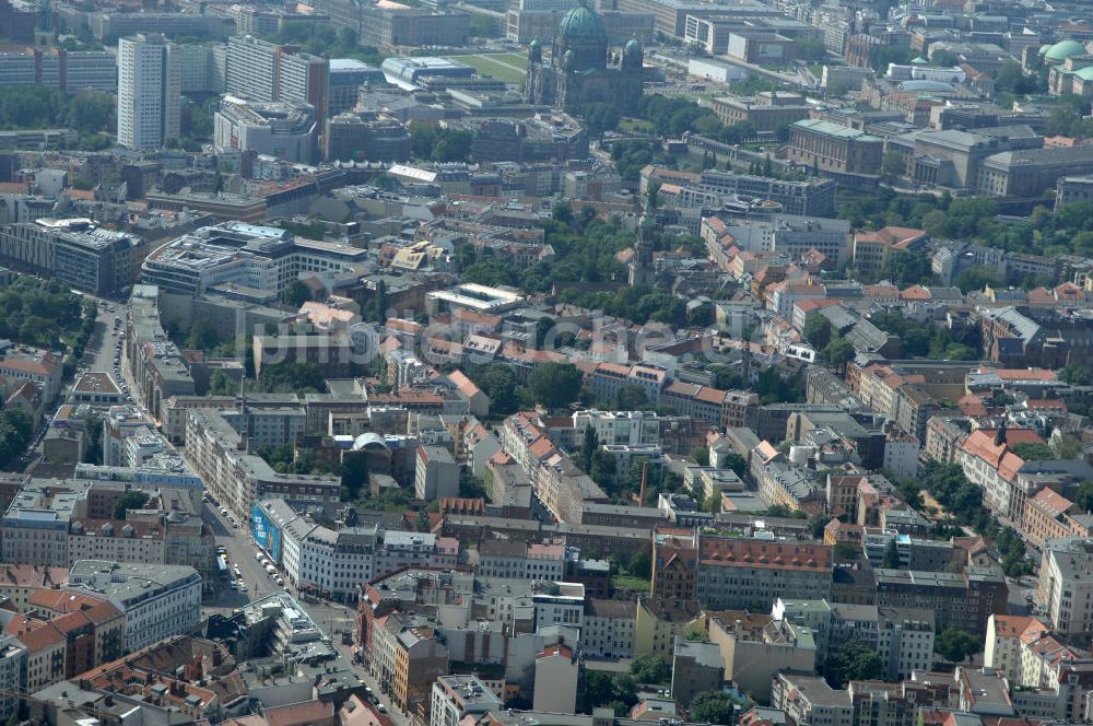 Berlin von oben - Brunnenstrasse / Torstrasse in 10119 Berlin - Mitte am Rosenthaler Platz