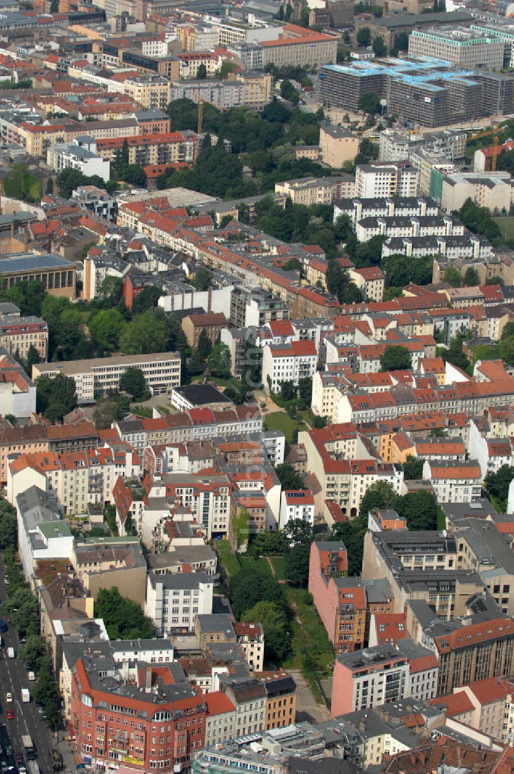 Berlin aus der Vogelperspektive: Brunnenstrasse / Torstrasse in 10119 Berlin - Mitte am Rosenthaler Platz