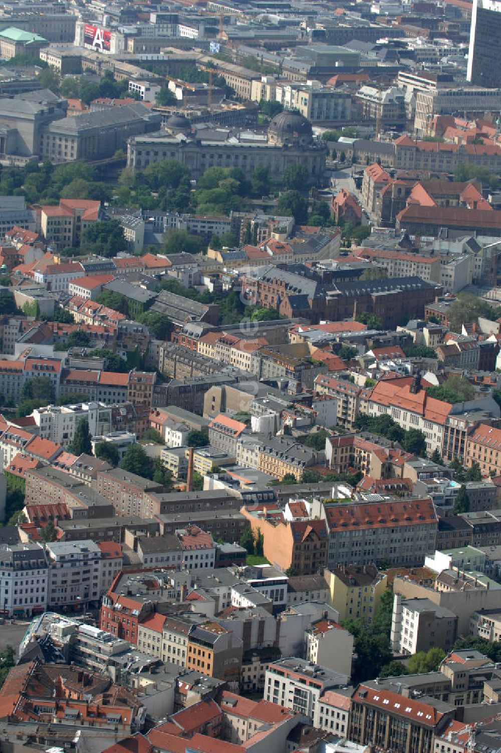 Berlin von oben - Brunnenstrasse / Torstrasse in 10119 Berlin - Mitte am Rosenthaler Platz