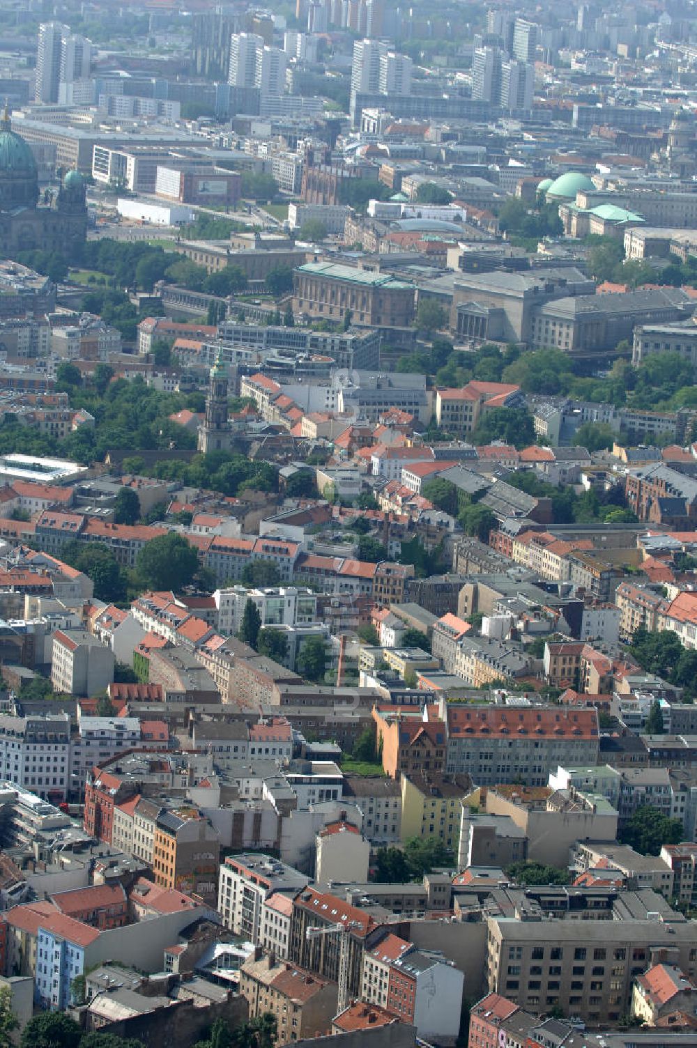 Berlin von oben - Brunnenstrasse / Torstrasse in 10119 Berlin - Mitte am Rosenthaler Platz