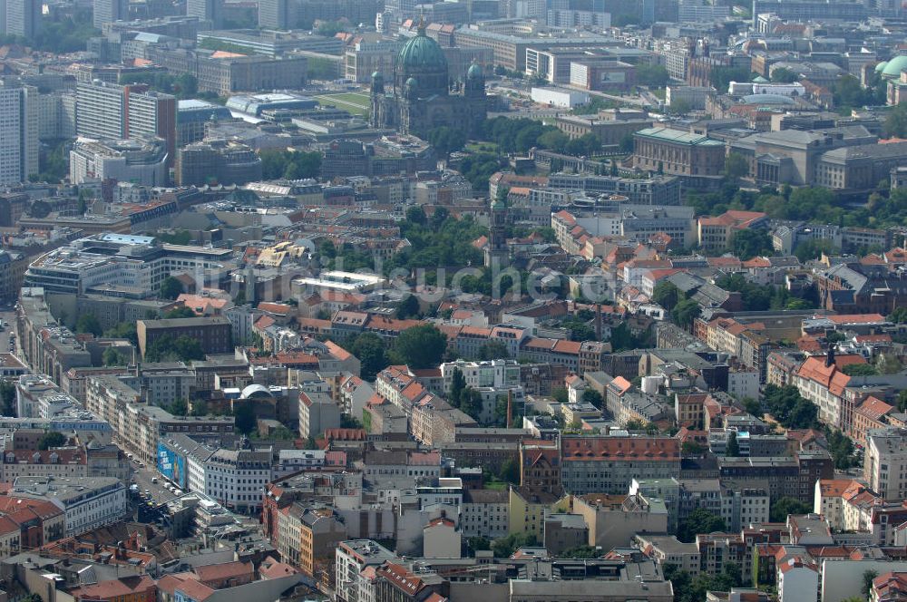 Berlin aus der Vogelperspektive: Brunnenstrasse / Torstrasse in 10119 Berlin - Mitte am Rosenthaler Platz