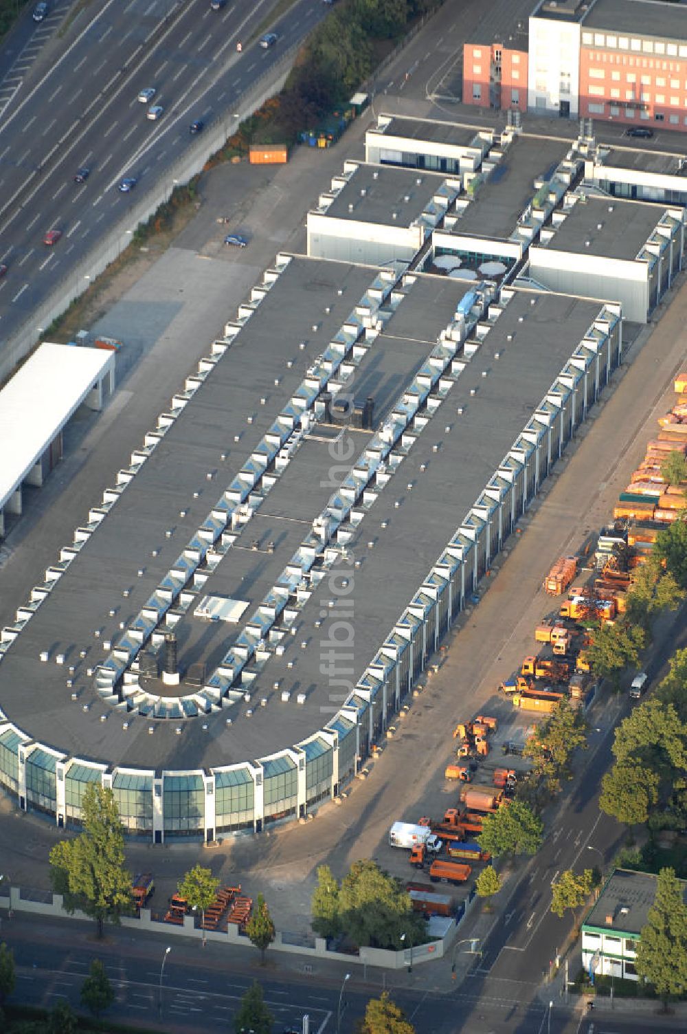 Berlin von oben - BSR-Hauptsitz in Berlin-Tempelhof