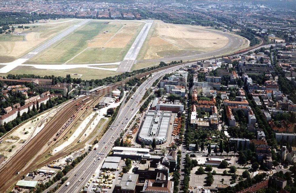 Berlin - Tempelhof aus der Vogelperspektive: BSR-Logistikzentrum an der Ringbahnstraße in Berlin - Tempelhof am Flughafen.