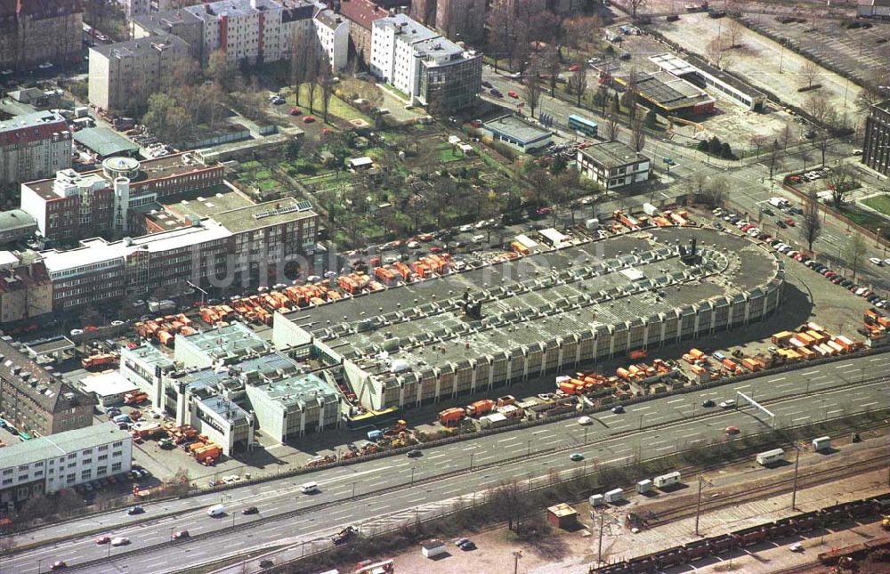 Berlin von oben - BSR-Stützpunkt am Flughafen Tempelhof