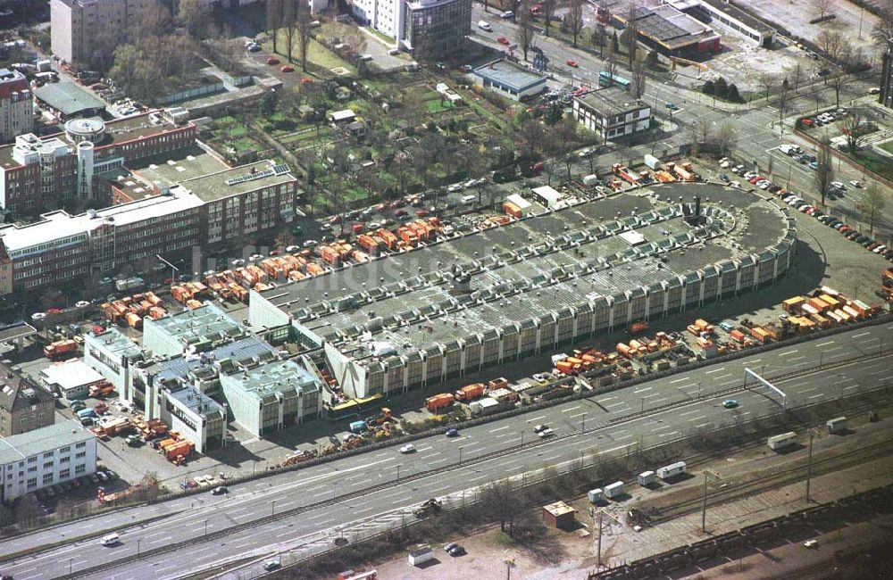 Luftbild Berlin - BSR-Stützpunkt am Flughafen Tempelhof