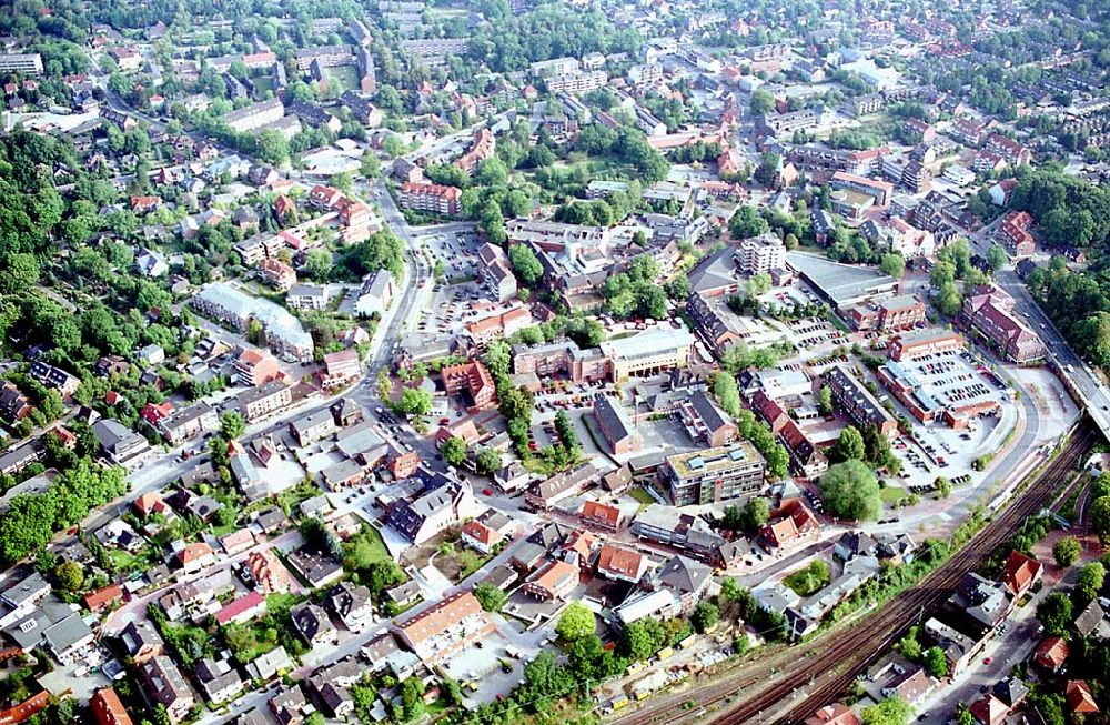 Luftaufnahme Buchholz / Niedersachsen - Buchholz / Niedersachsen Blick auf das Stadtzentrum von Buchholz mit Sicht auf Bahnlinien, die zum Hauptbahnhof führen in Buchholz / Niedersachsen 06