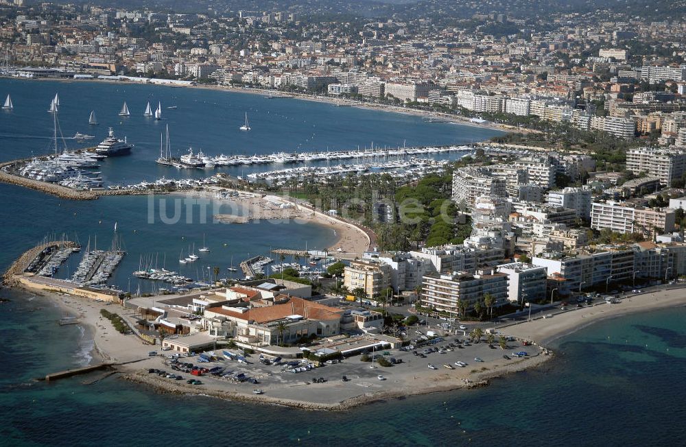 Luftbild Cannes - Bucht von Cannes mit Häfen und dem Palm Beach