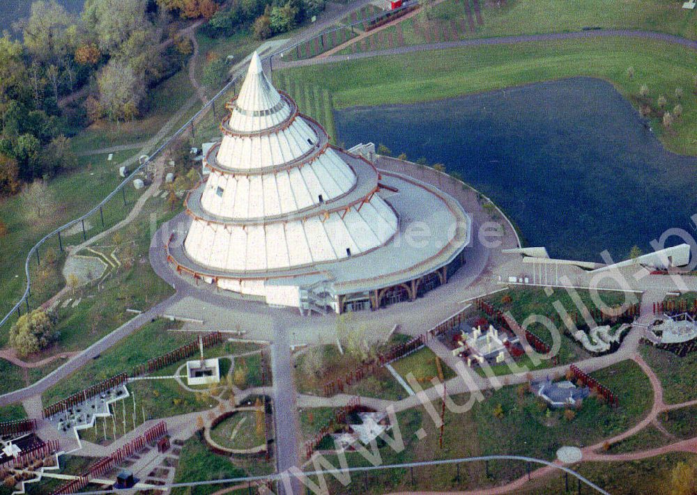 Magdeburg / Sachsen - Anhalt aus der Vogelperspektive: BUGA-Pyramide auf dem in Magdeburg / Sachsen - Anhalt.