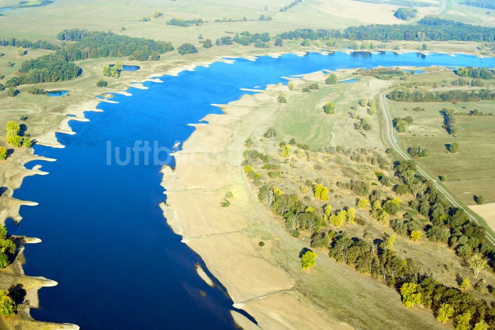 Müggendorf aus der Vogelperspektive: Buhnen- Landschaft an den Uferbereichen des Elbe Flussverlaufes in Müggendorf im Bundesland Brandenburg, Deutschland