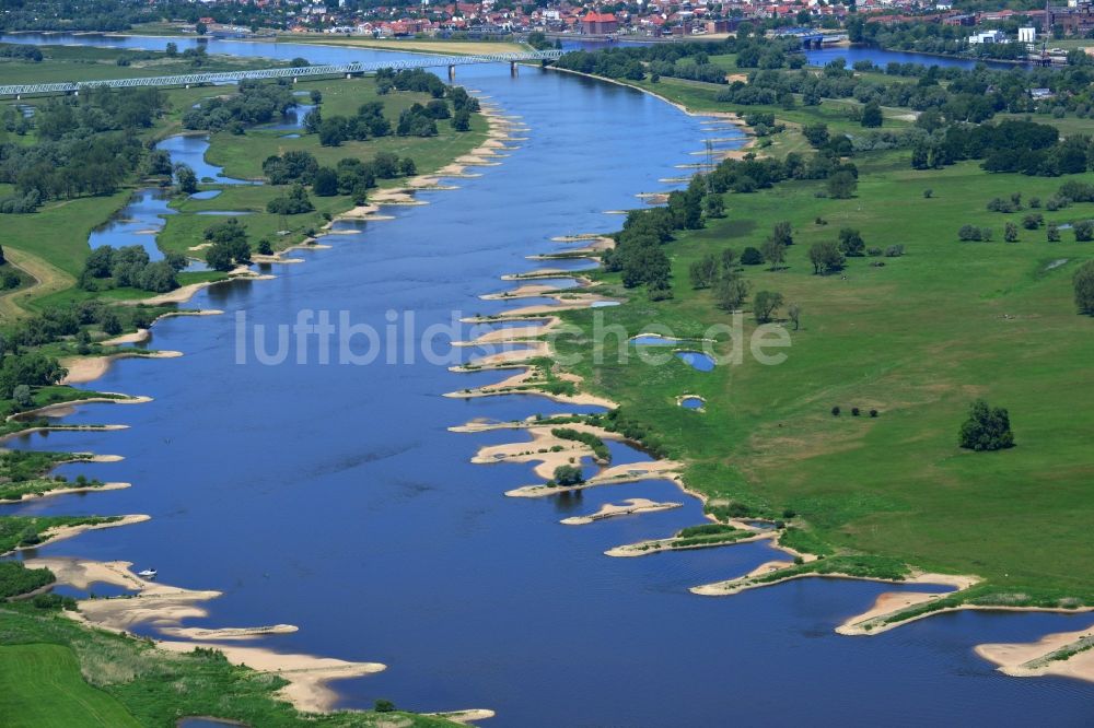 Beuster von oben - Buhnen- Landschaft an den Uferbereichen des Flussverlaufes der Elbe in Beuster im Bundesland Sachsen-Anhalt