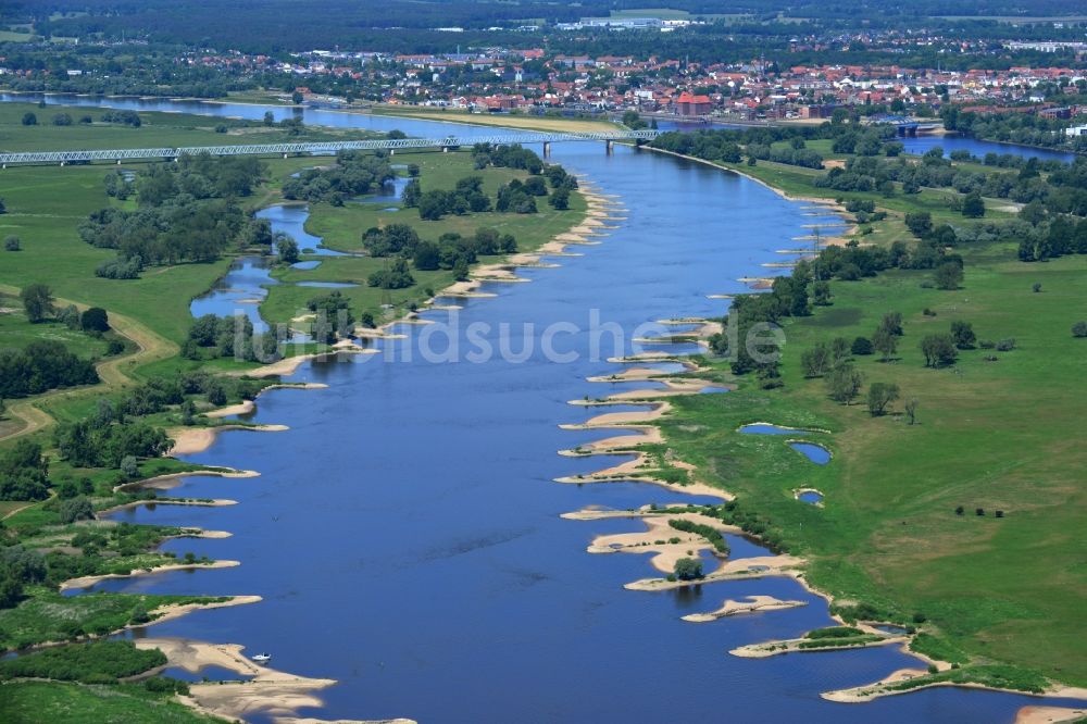 Beuster aus der Vogelperspektive: Buhnen- Landschaft an den Uferbereichen des Flussverlaufes der Elbe in Beuster im Bundesland Sachsen-Anhalt