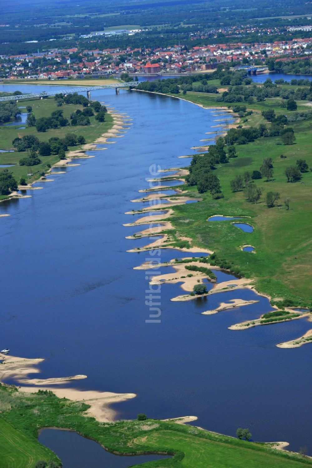 Luftbild Beuster - Buhnen- Landschaft an den Uferbereichen des Flussverlaufes der Elbe in Beuster im Bundesland Sachsen-Anhalt