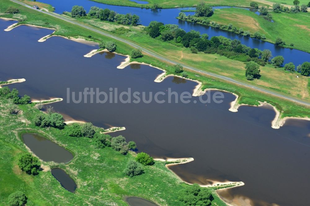 Luftaufnahme Werben - Buhnen- Landschaft an den Uferbereichen des Flussverlaufes der Elbe in Werben im Bundesland Sachsen-Anhalt