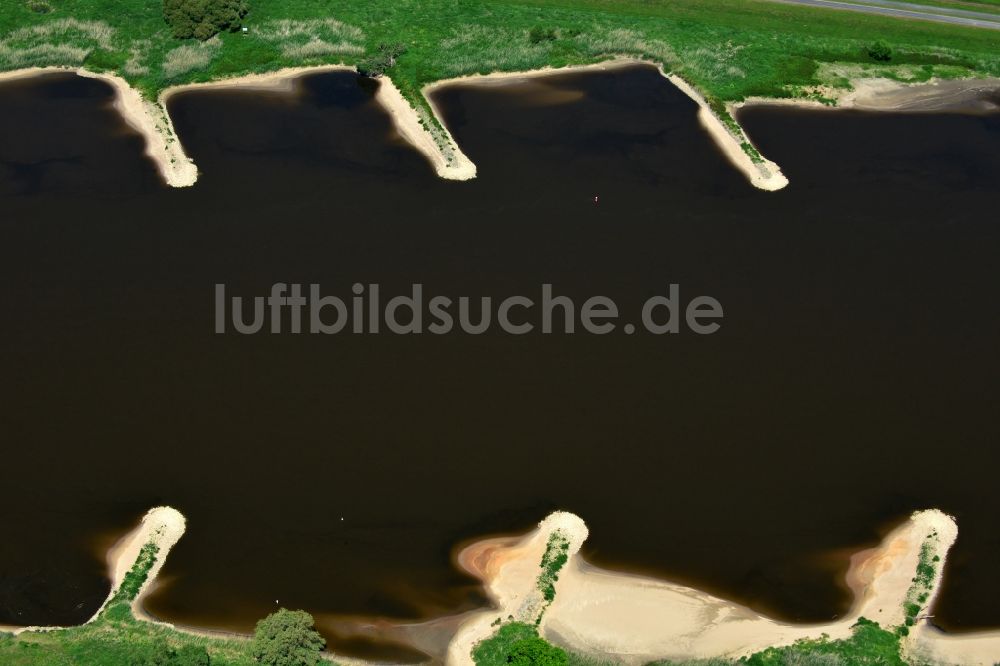 Luftbild Werben - Buhnen- Landschaft an den Uferbereichen des Flussverlaufes der Elbe in Werben im Bundesland Sachsen-Anhalt